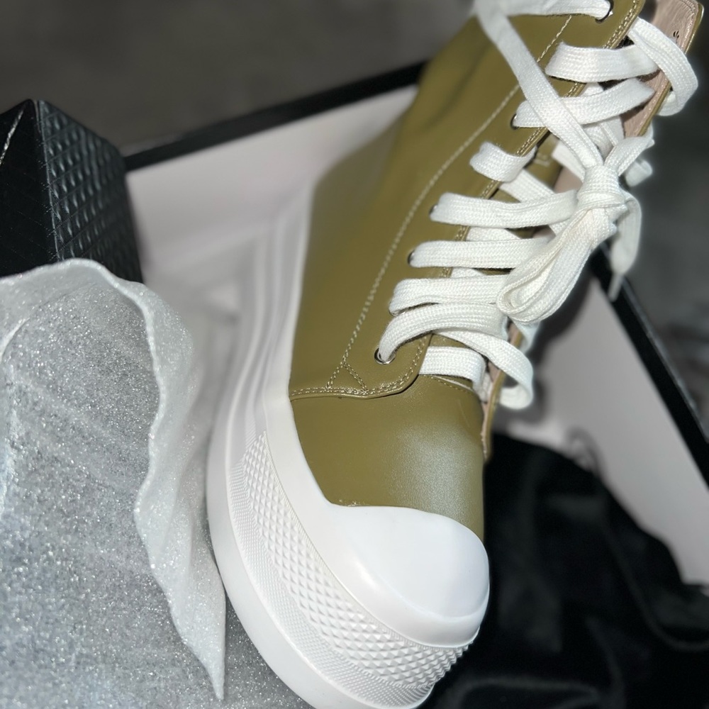 SHANE JUSTIN PLATFORM BOOTS